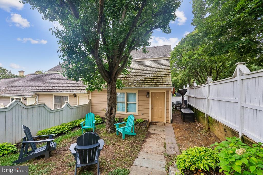 211 RIDGEPOINT PLACE