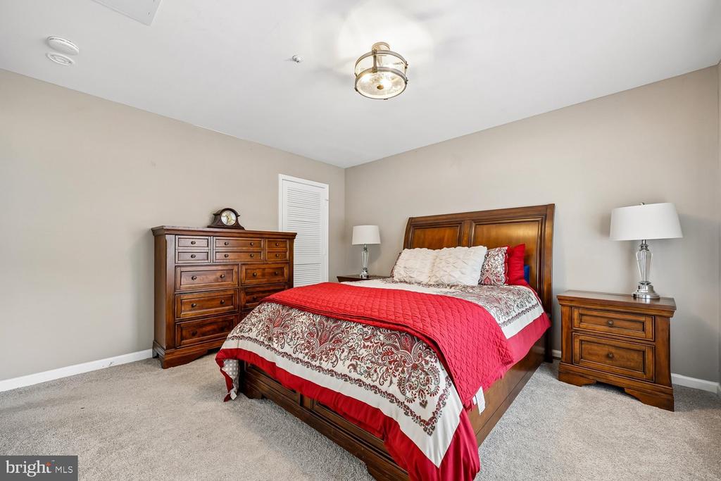 211 RIDGEPOINT PLACE