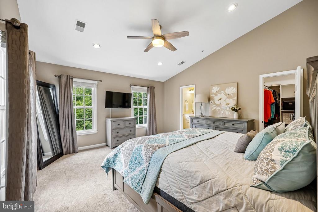 211 RIDGEPOINT PLACE