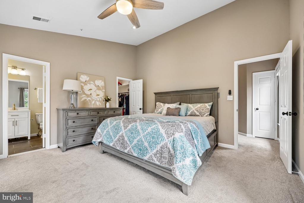 211 RIDGEPOINT PLACE