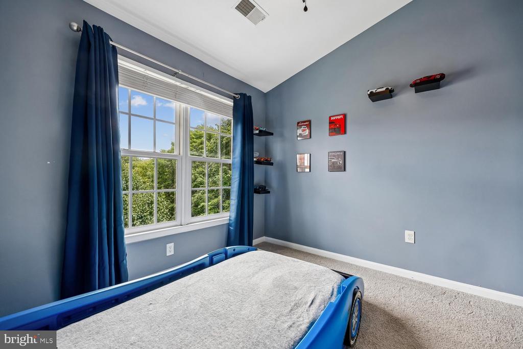 211 RIDGEPOINT PLACE