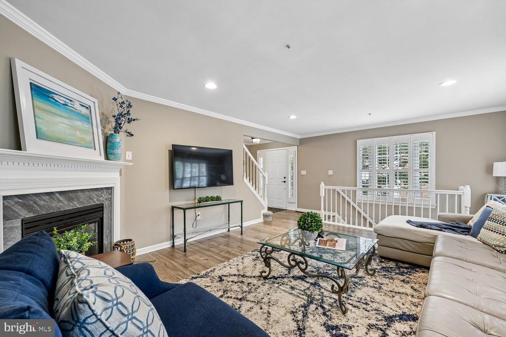 211 RIDGEPOINT PLACE