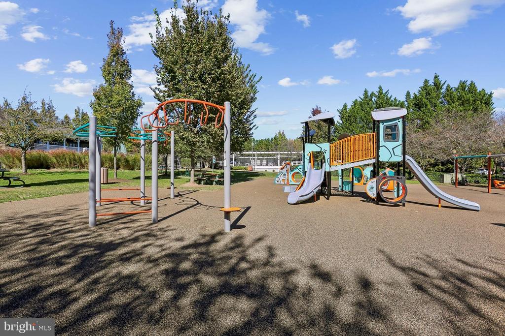 211 RIDGEPOINT PLACE