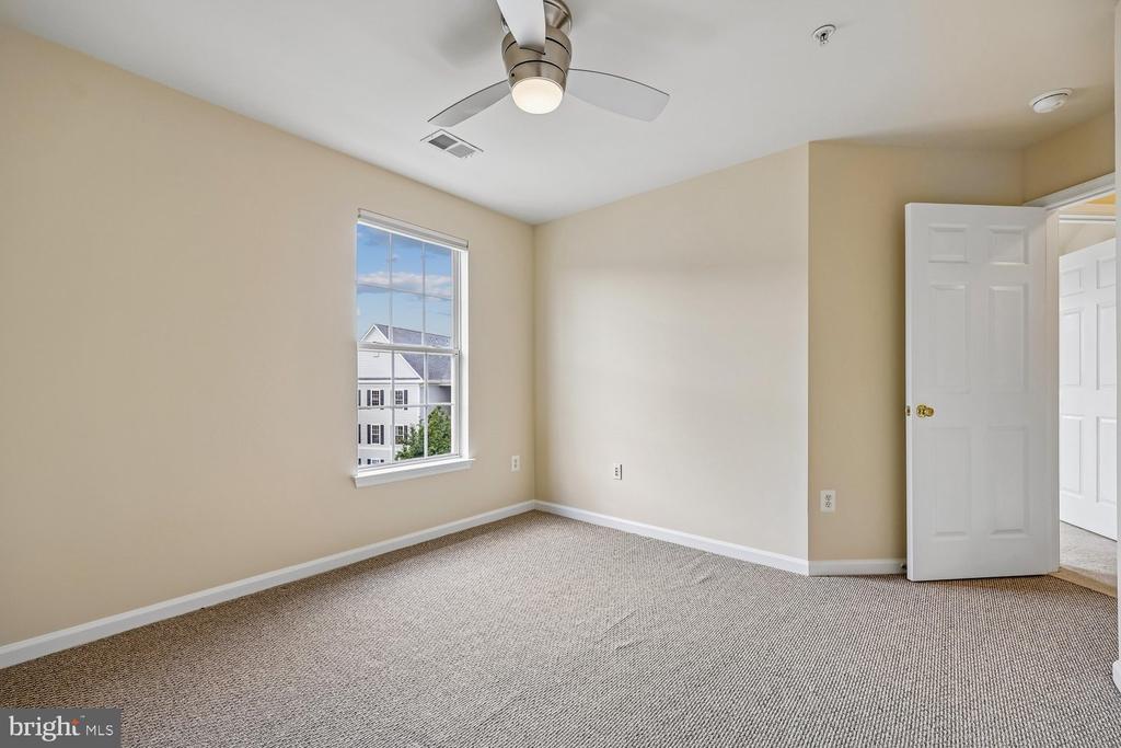 621 MAIN STREET Unit: 621-B