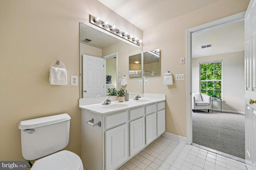 621 MAIN STREET Unit: 621-B