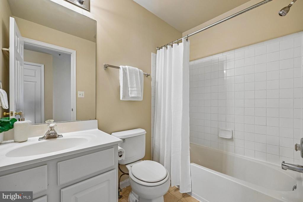 621 MAIN STREET Unit: 621-B