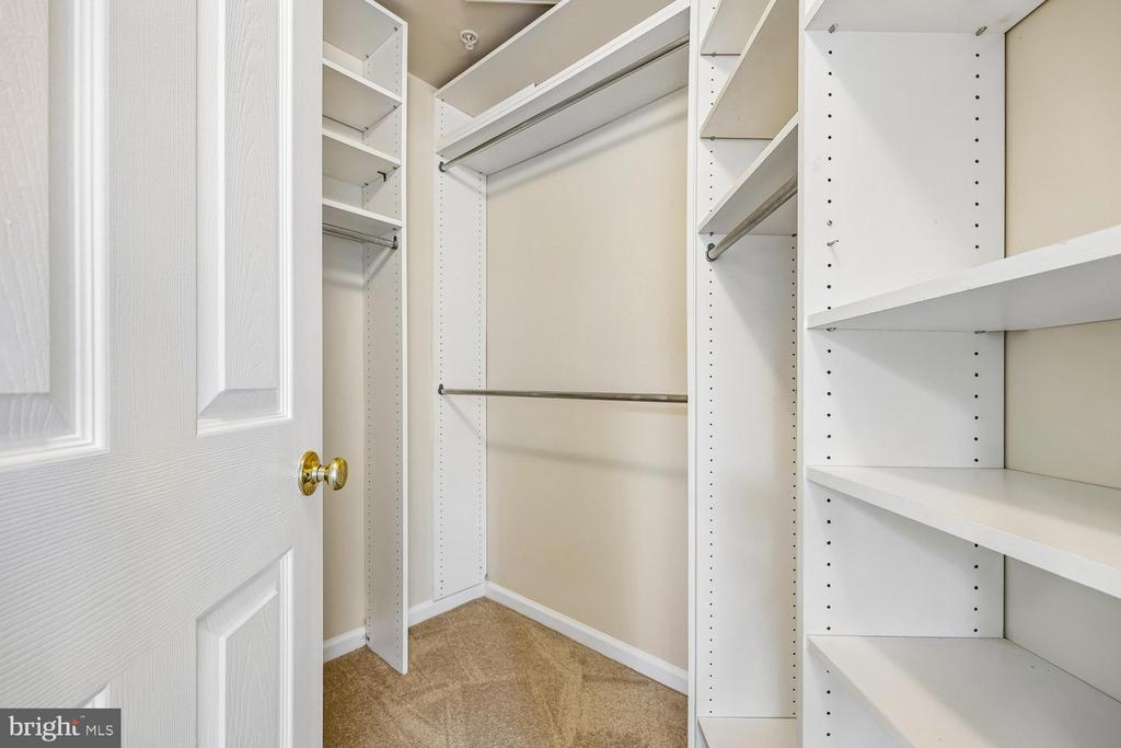 621 MAIN STREET Unit: 621-B