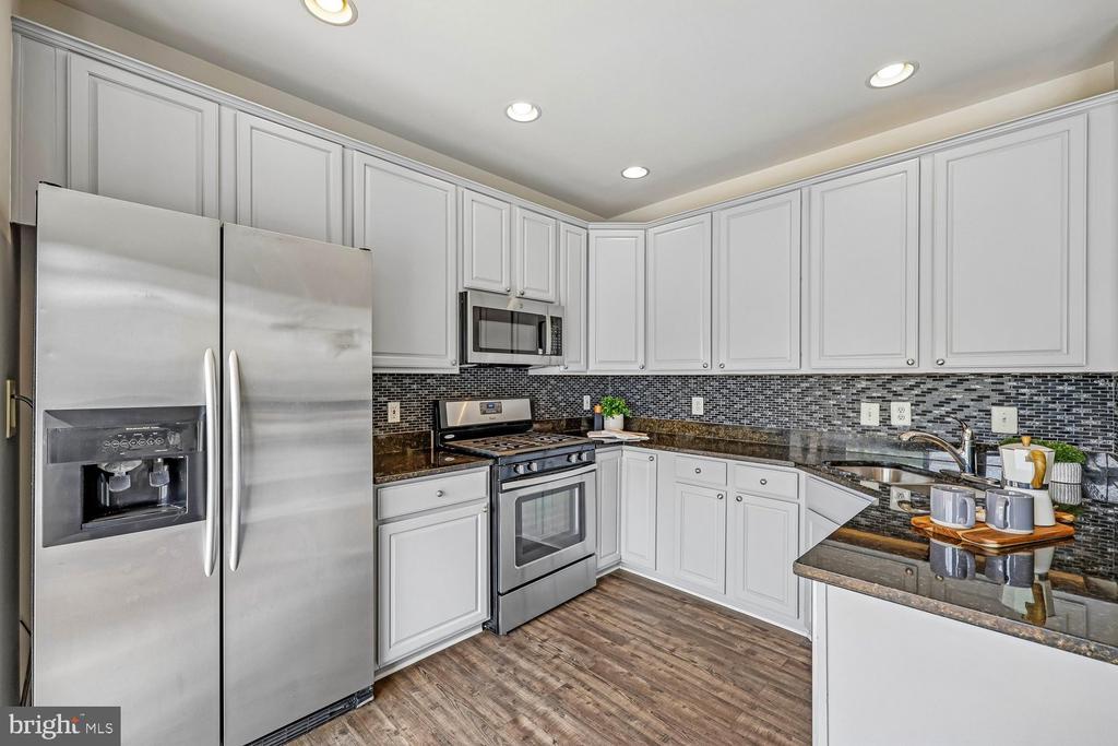621 MAIN STREET Unit: 621-B