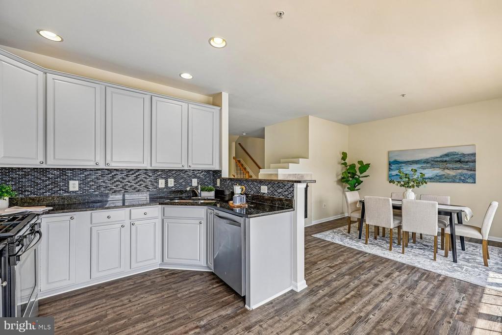 621 MAIN STREET Unit: 621-B