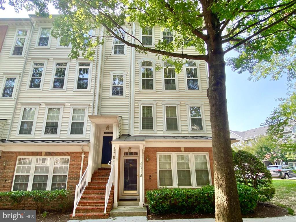 621 MAIN STREET Unit: 621-B
