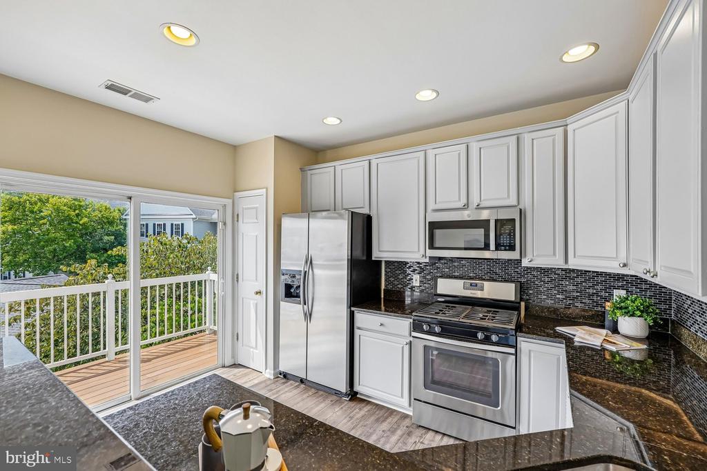 621 MAIN STREET Unit: 621-B