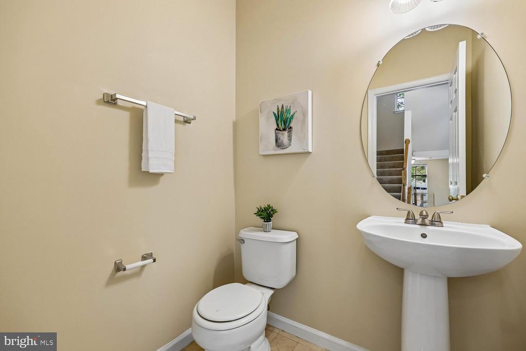 621 MAIN STREET Unit: 621-B