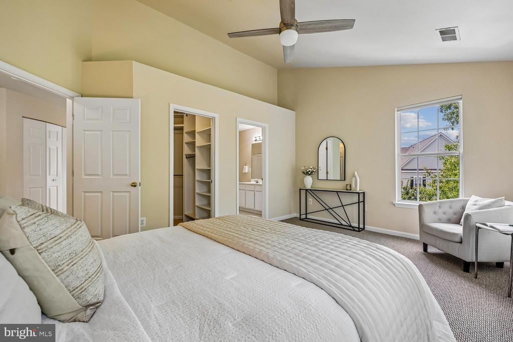 621 MAIN STREET Unit: 621-B