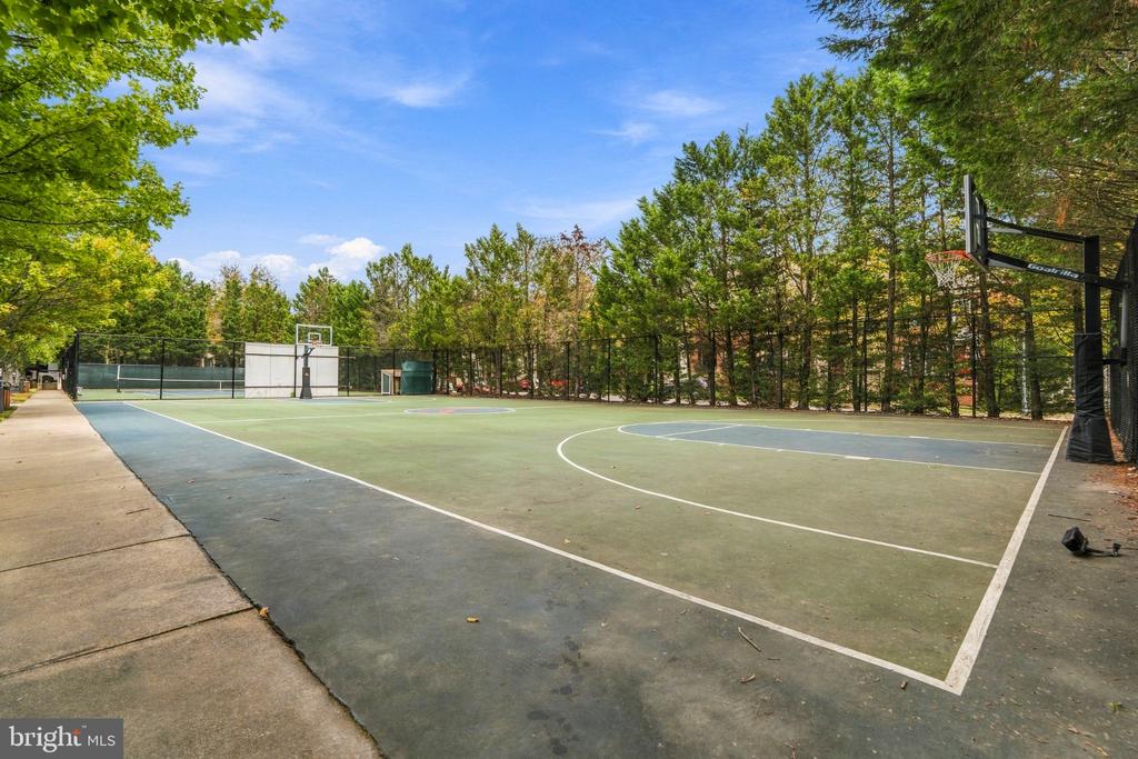 636 KENT OAKS WAY