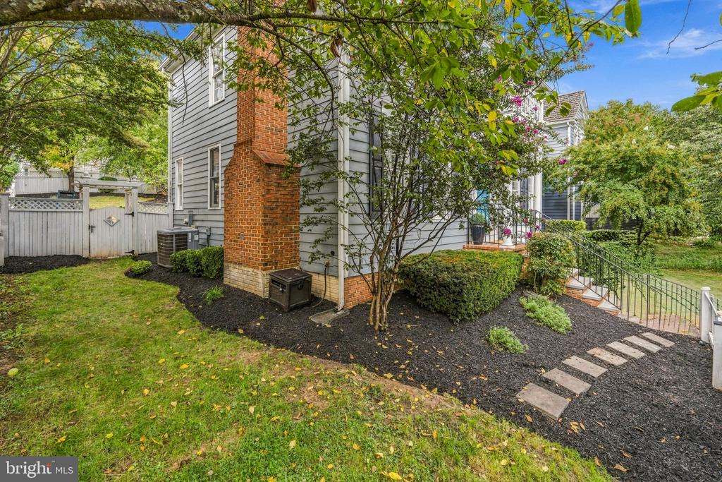 636 KENT OAKS WAY