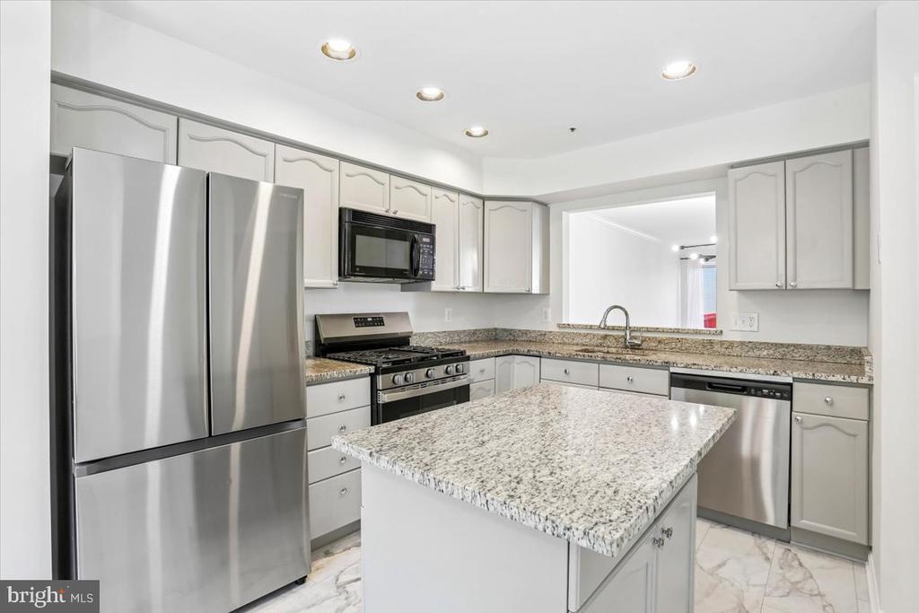 4 CARRIAGE WALK COURT