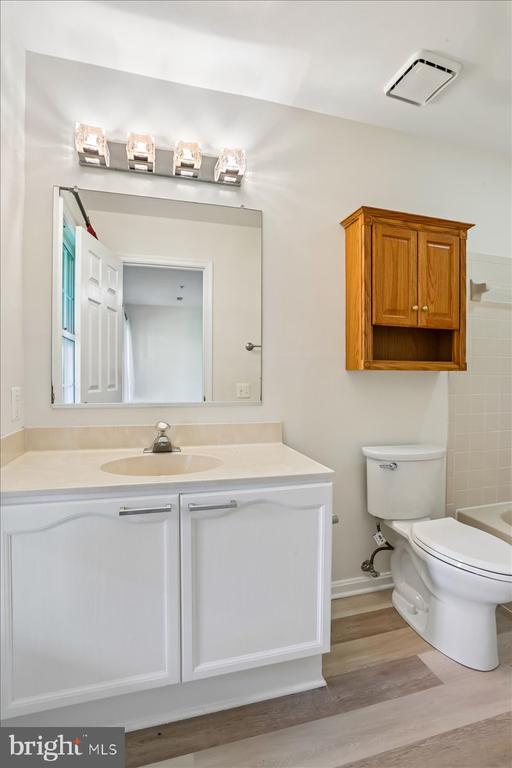 4 CARRIAGE WALK COURT