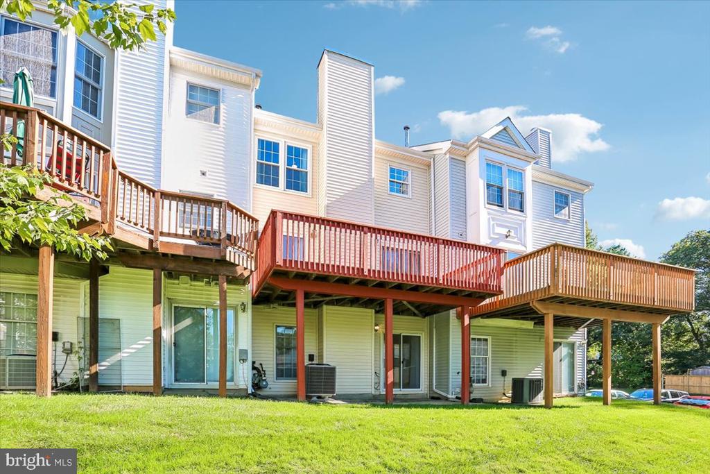 4 CARRIAGE WALK COURT