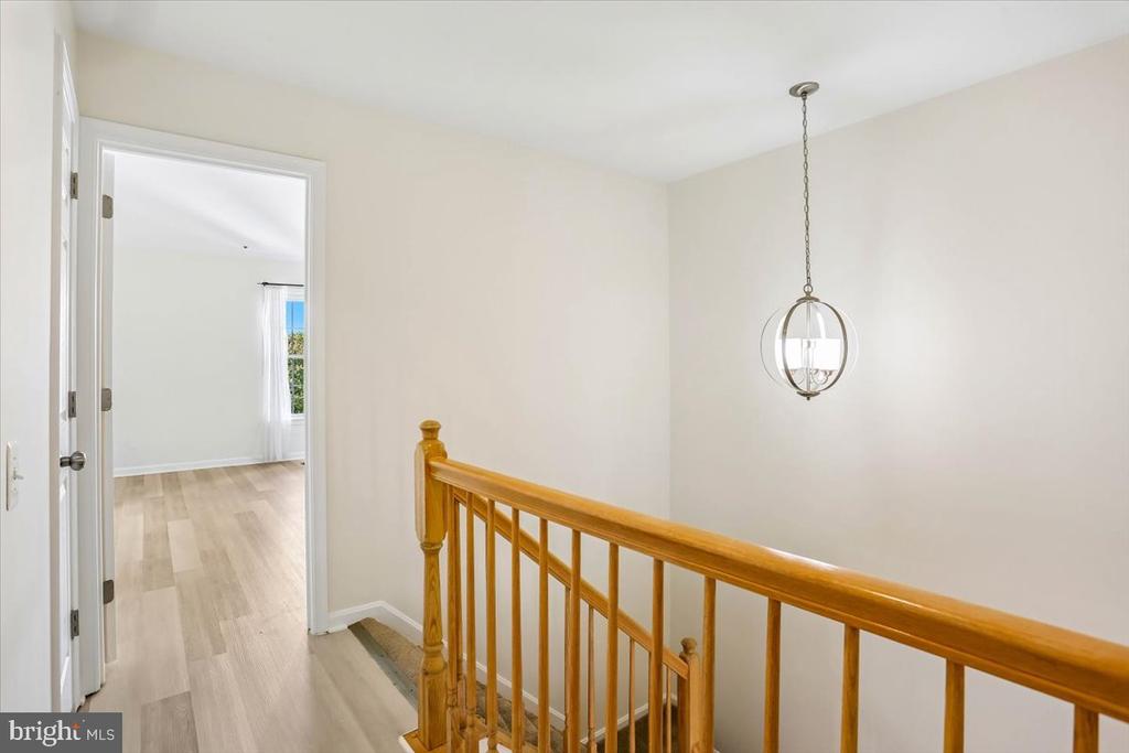 4 CARRIAGE WALK COURT