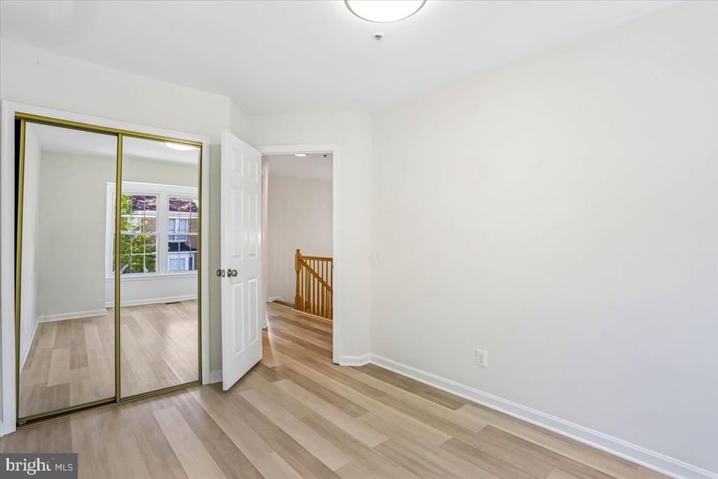 4 CARRIAGE WALK COURT