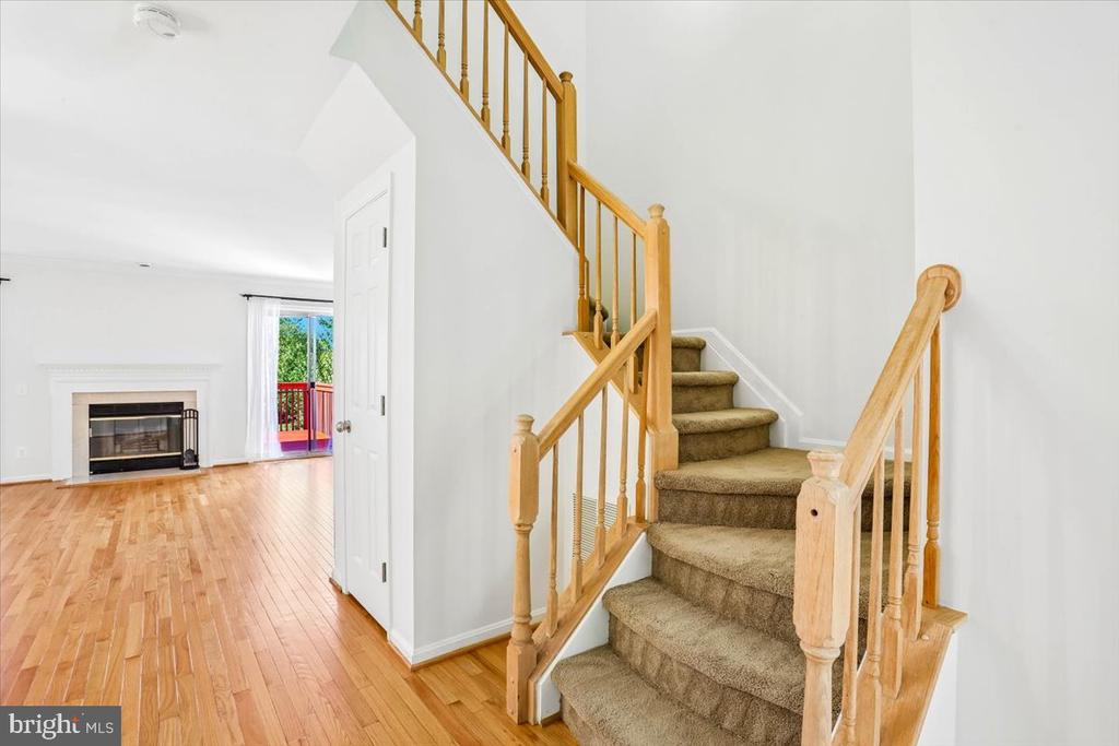 4 CARRIAGE WALK COURT