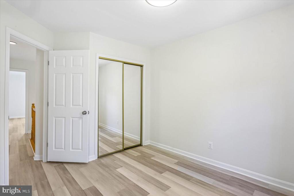 4 CARRIAGE WALK COURT
