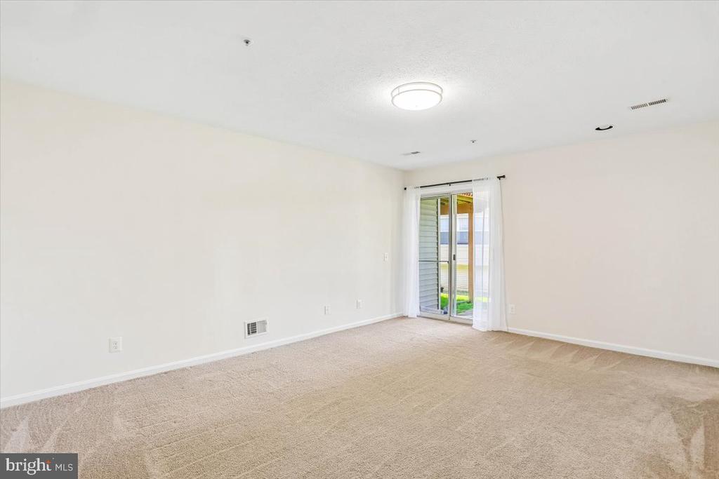 4 CARRIAGE WALK COURT