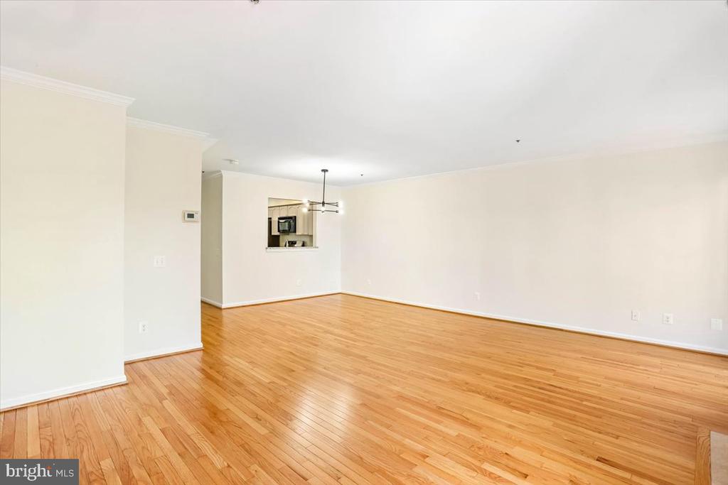 4 CARRIAGE WALK COURT