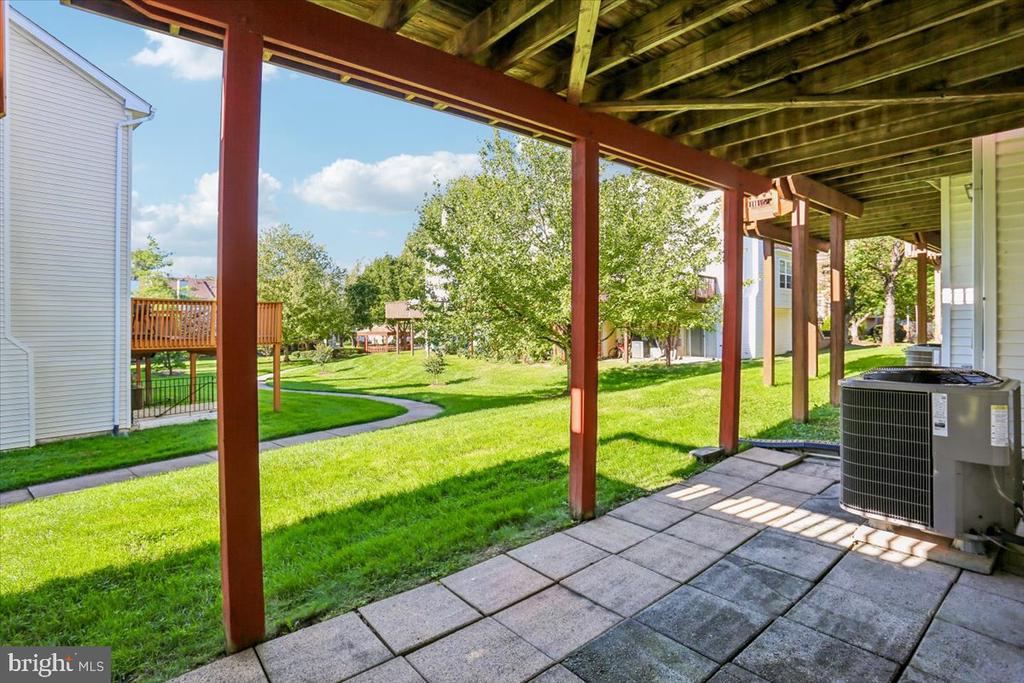 4 CARRIAGE WALK COURT