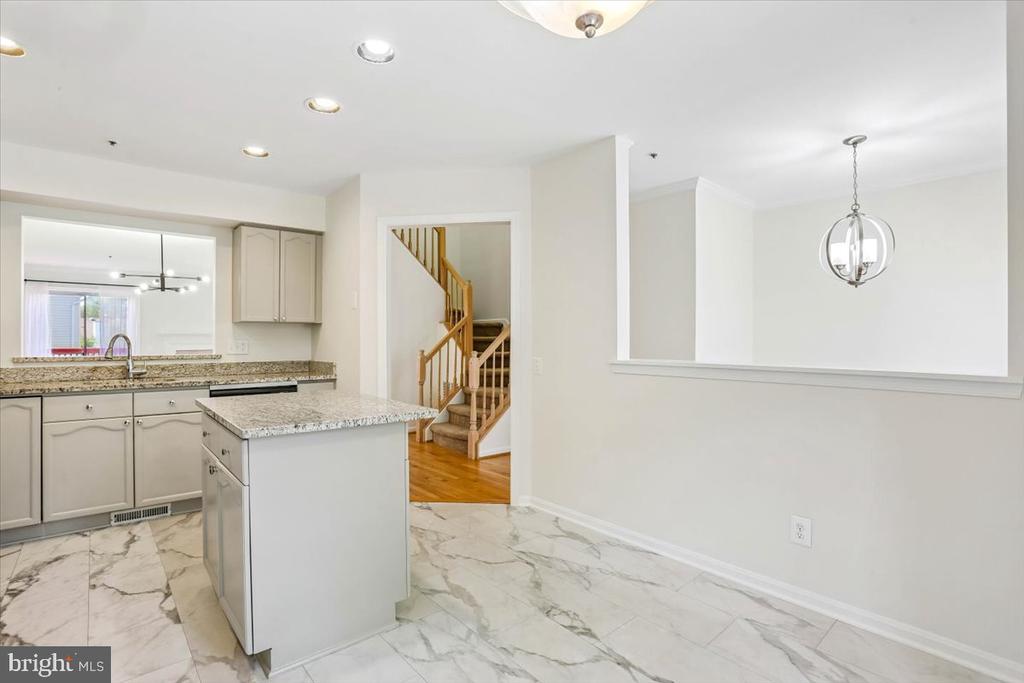 4 CARRIAGE WALK COURT