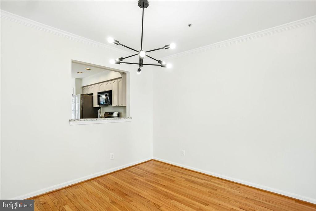 4 CARRIAGE WALK COURT