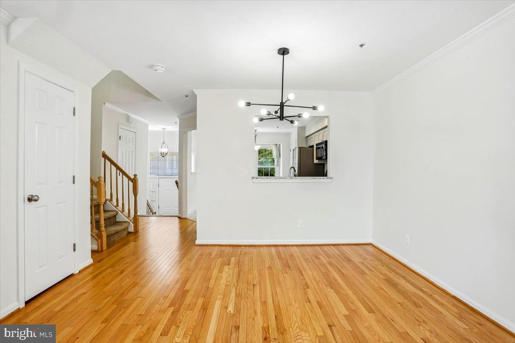 4 CARRIAGE WALK COURT