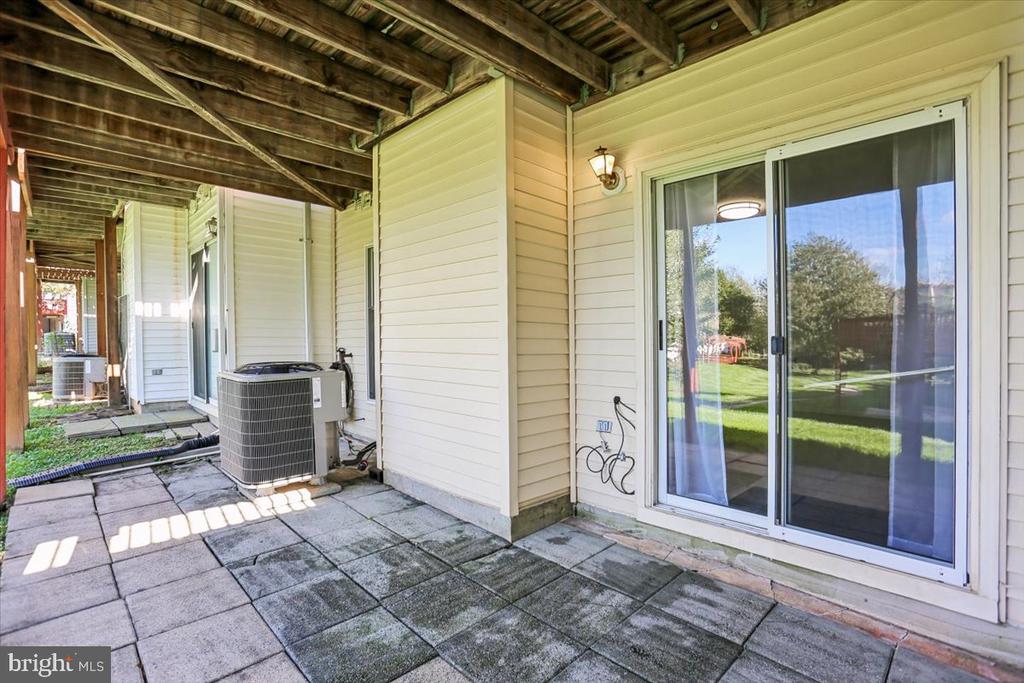 4 CARRIAGE WALK COURT