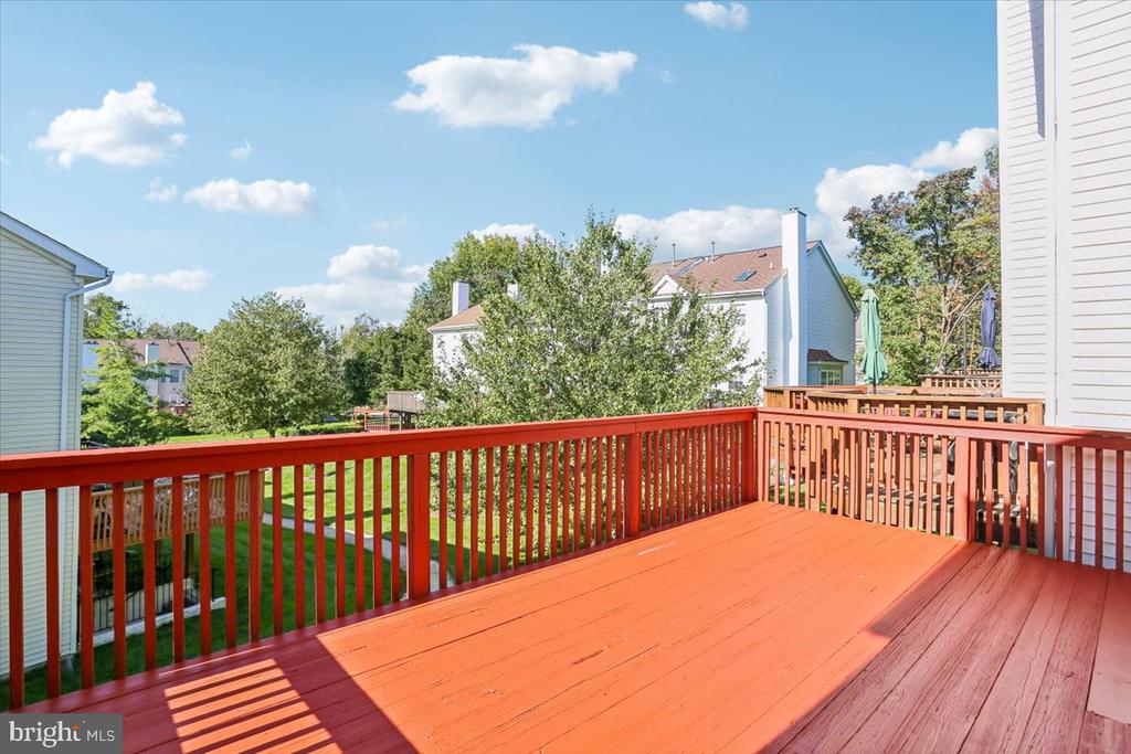 4 CARRIAGE WALK COURT