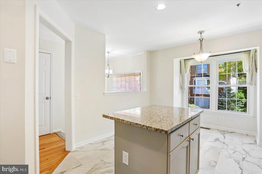 4 CARRIAGE WALK COURT