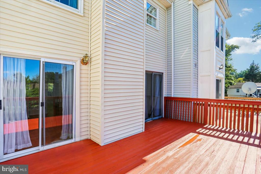 4 CARRIAGE WALK COURT