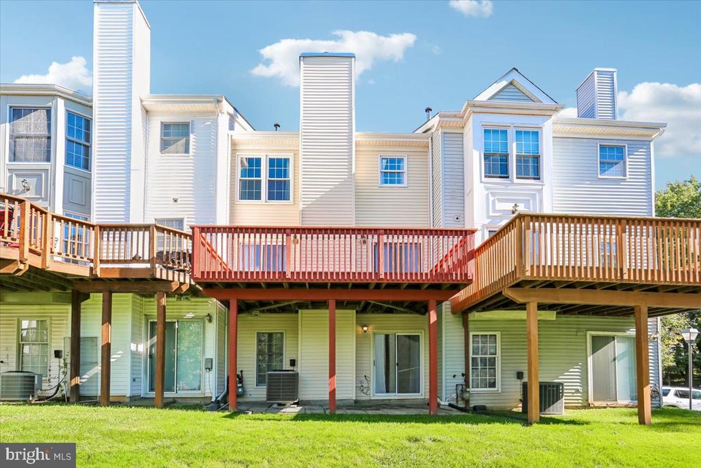 4 CARRIAGE WALK COURT