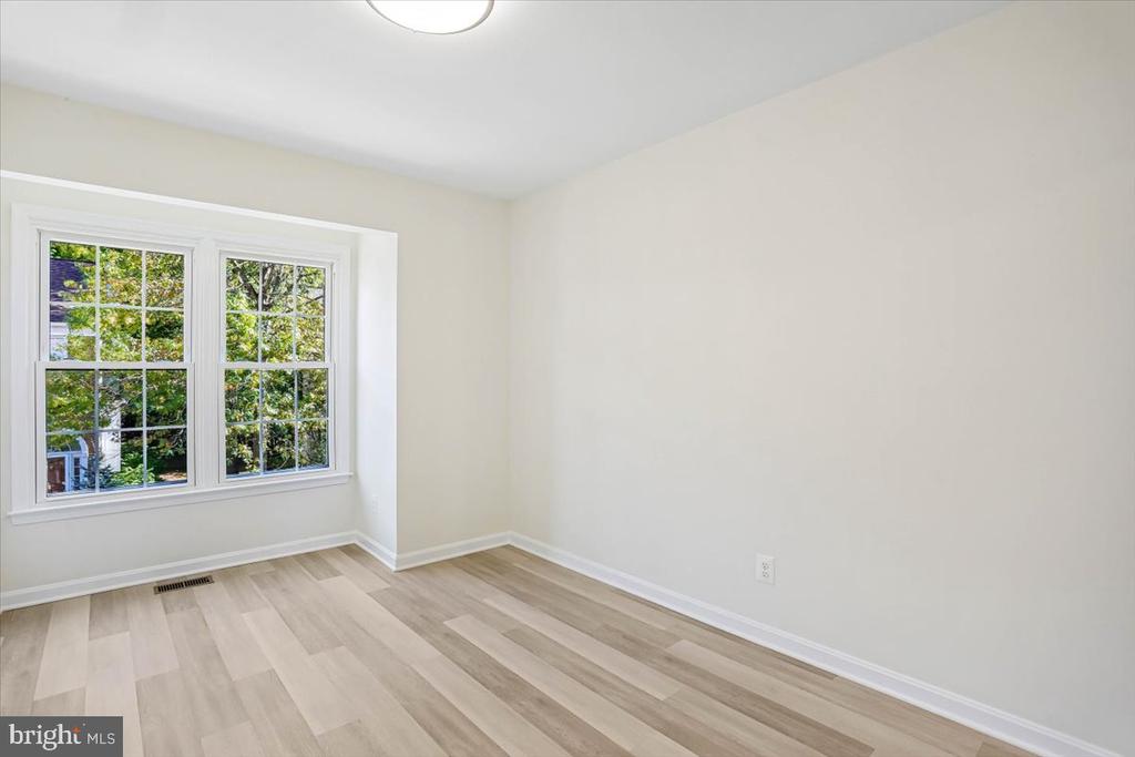 4 CARRIAGE WALK COURT