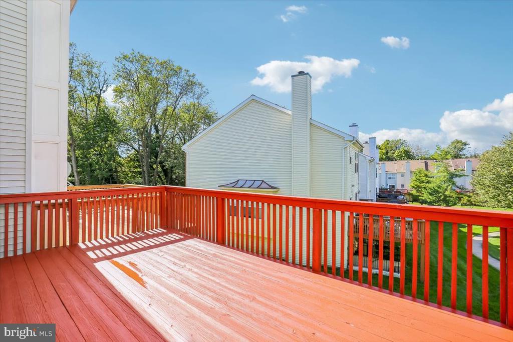 4 CARRIAGE WALK COURT
