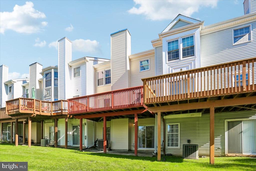 4 CARRIAGE WALK COURT