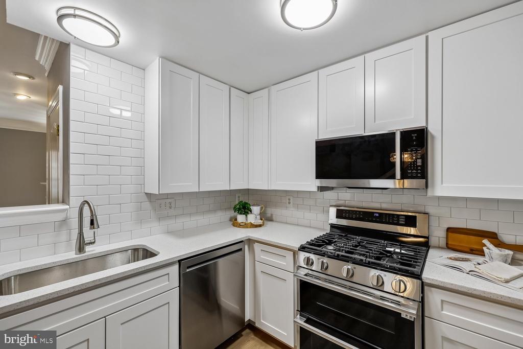 104 BUCKSFIELD ROAD Unit: 104
