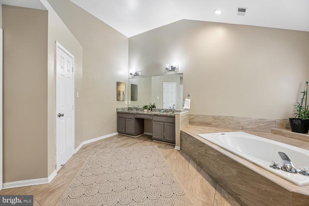12106 QUICK FOX LANE