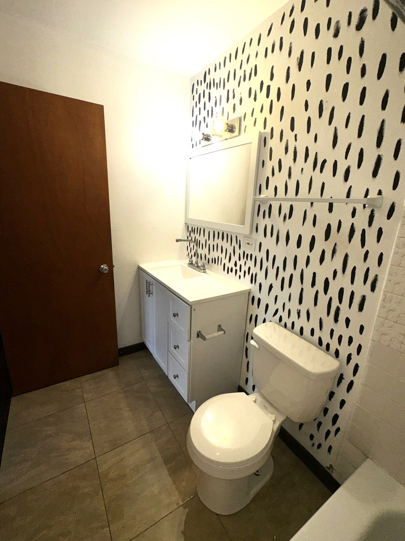 670 Marilyn Avenue Unit: 206