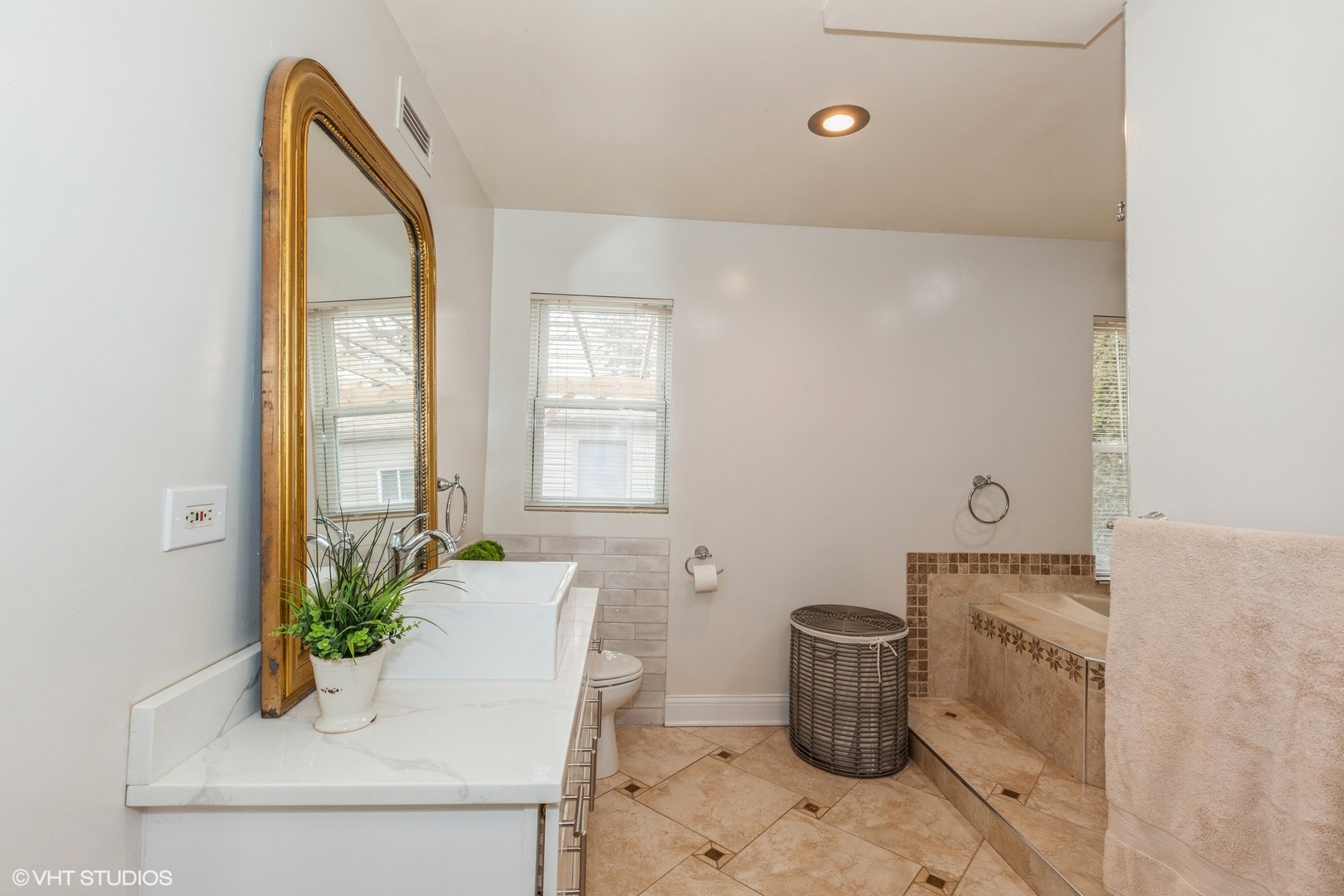 276 W Saint Charles Road