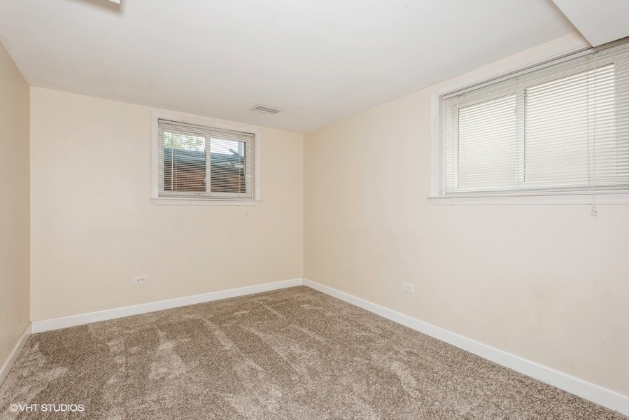 1135 S SUMMIT Avenue