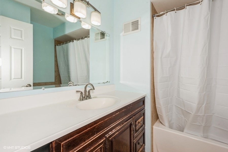 1135 S SUMMIT Avenue