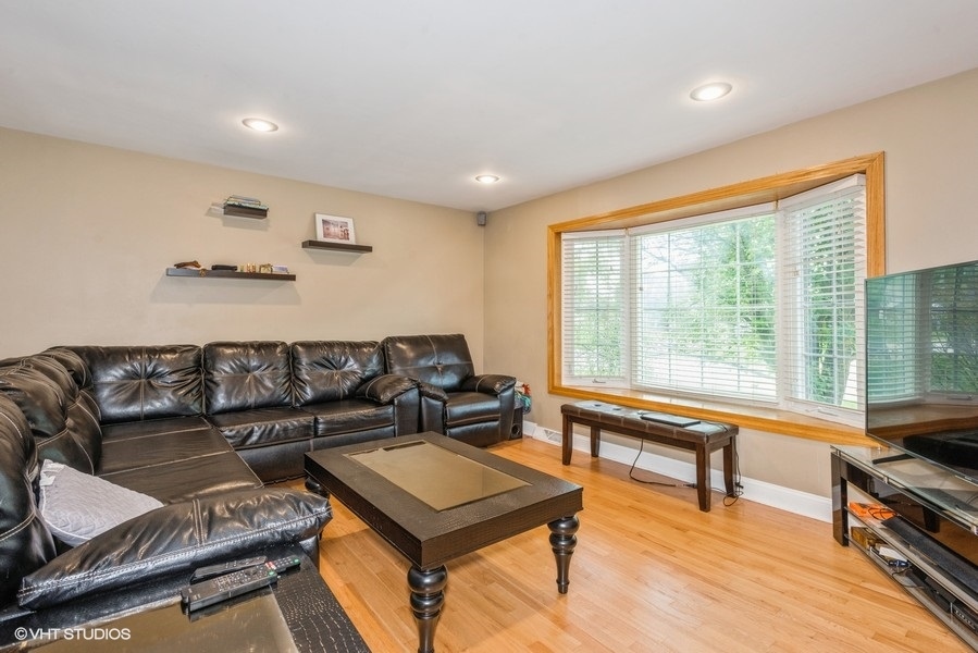 1135 S SUMMIT Avenue