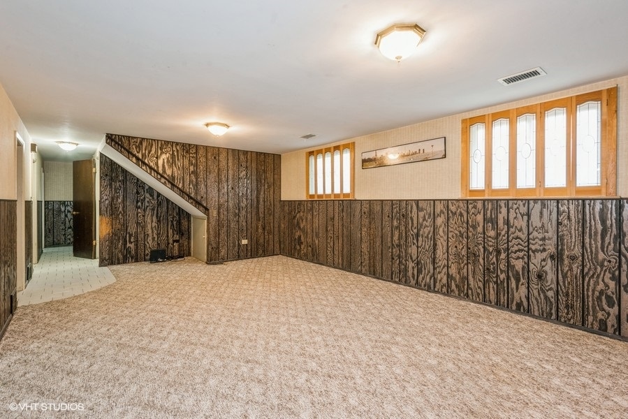 1135 S SUMMIT Avenue