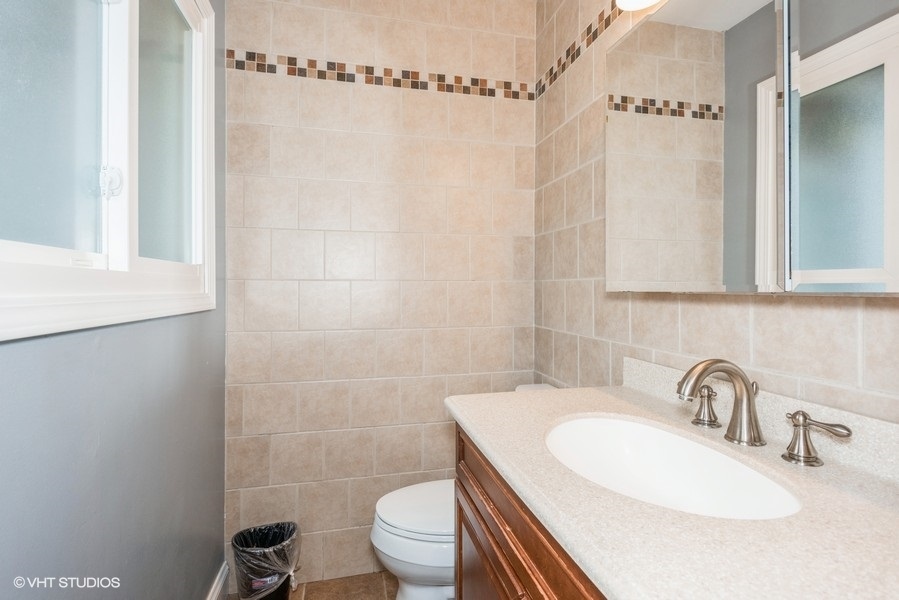 1135 S SUMMIT Avenue