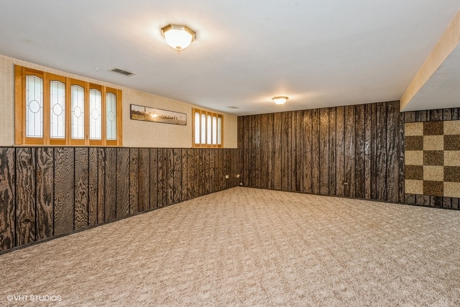 1135 S SUMMIT Avenue